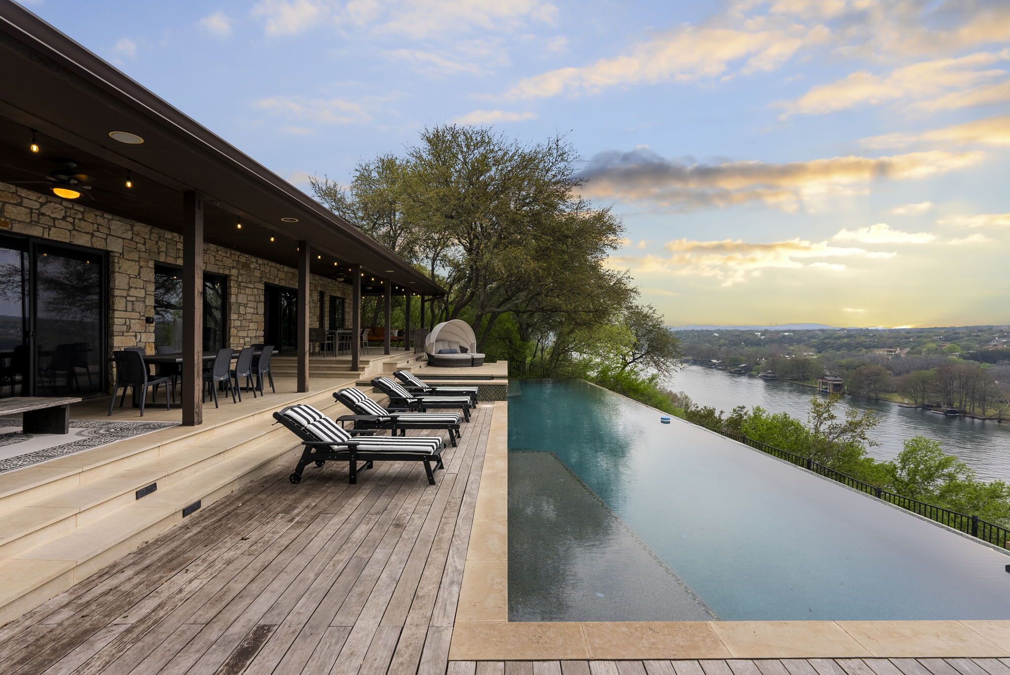 AquaZen: Infinity Pool+Spa Overlooking Lake Austin