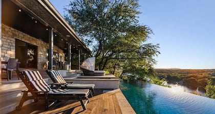 AquaZen: Infinity Pool+Spa Overlooking Lake Austin