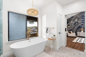 Hair dryer, towels - AquaZen: Infinity Pool+Spa Overlooking Lake Austin (Austin)