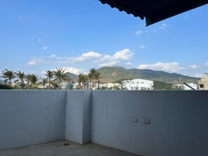 Deluxe Quadruple Room | Balcony view - Wind Sea Hill Inn (Hengchun)