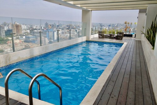 DEPARTAMENTO CON VISTA PANORAMICA A LA CIUDAD, CERCA MIRAFLORES Y SAN ISIDRO