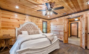 5 bedrooms, iron/ironing board, free WiFi, bed sheets - Luxe 5-Bed Cabin with Game Room and Hot Tub (Broken Bow)