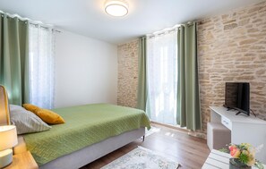 4 bedrooms, in-room safe, travel crib, free WiFi