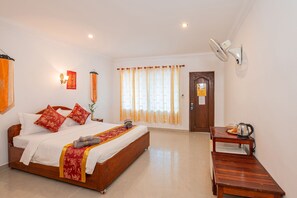 1 bedroom, desk, soundproofing, free WiFi