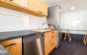 Kühlschrank, Ofen, Herdplatte, Geschirrspüler