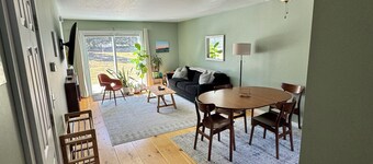 Cozy 2 Bedroom Condo! Nearby apple orchard, mountain biking, shopping, and more!