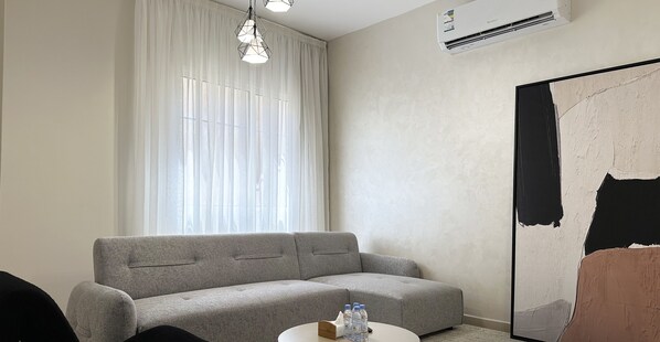 디자인 아파트, 침실 3개 | 거실 공간 | 평면 TV