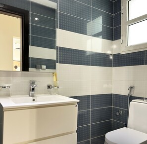 Design Apartment, 3 Bedrooms | Bathroom | Free toiletries, hair dryer, bathrobes, slippers - Kease Qurtubah A-4 Royal Design  GZ86 (Riyadh)