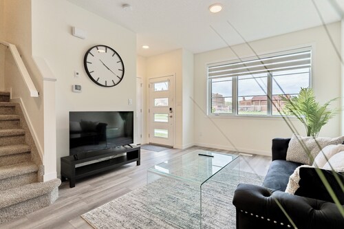 Modern entire stylish 3 bedroom home in downtown Edmonton.