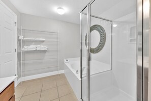 Douche, serviettes fournies