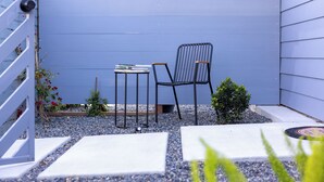 A small outdoor seating area with a table and two chairs, surrounded by gravel and small plants. - Hollywood Family Nest in Burbank, Steps to Studios! (Burbank)