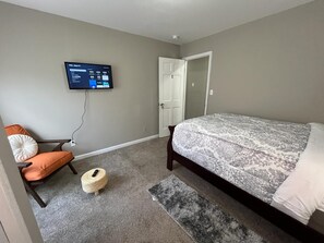 4 bedrooms, in-room safe, desk, iron/ironing board