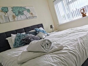 3 slaapkamers, een strijkplank/strijkijzer, wifi, beddengoed