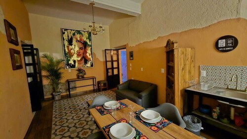 AMPLIO DEPARTAMENTO 2 PERSONAS EN EL CORAZON DE OAXACA, RECIEN REMODELADO