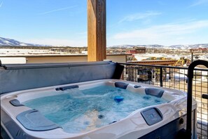 Outdoor spa tub - Grand Park Condo E201 I Private Hot Tub I Great Views I Discounted Attractions (Fraser)