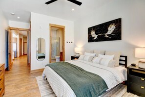 2 bedrooms, iron/ironing board, travel cot, free WiFi - Grand Park Condo E201 I Private Hot Tub I Great Views I Discounted Attractions (Fraser)