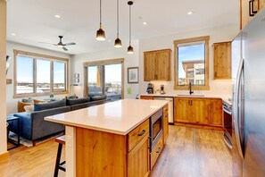 Fridge, microwave, oven, stovetop - Grand Park Condo E201 I Private Hot Tub I Great Views I Discounted Attractions (Fraser)