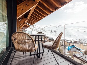 Outdoor dining - Arttysur Lux - Best 4 BDRM Villa in Sierra Nevada (Sierra Nevada)