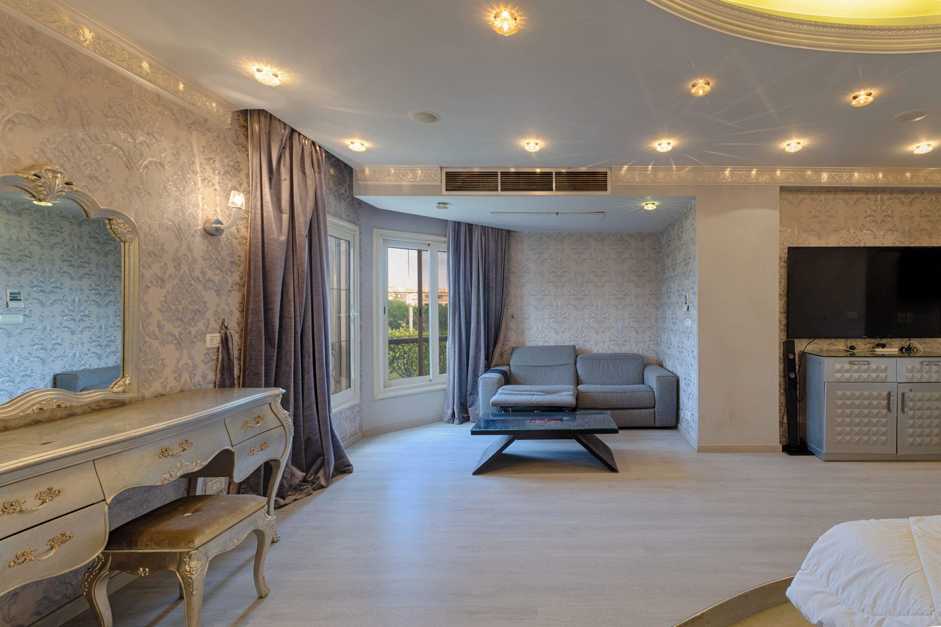 5 bedrooms, individually furnished, bed sheets