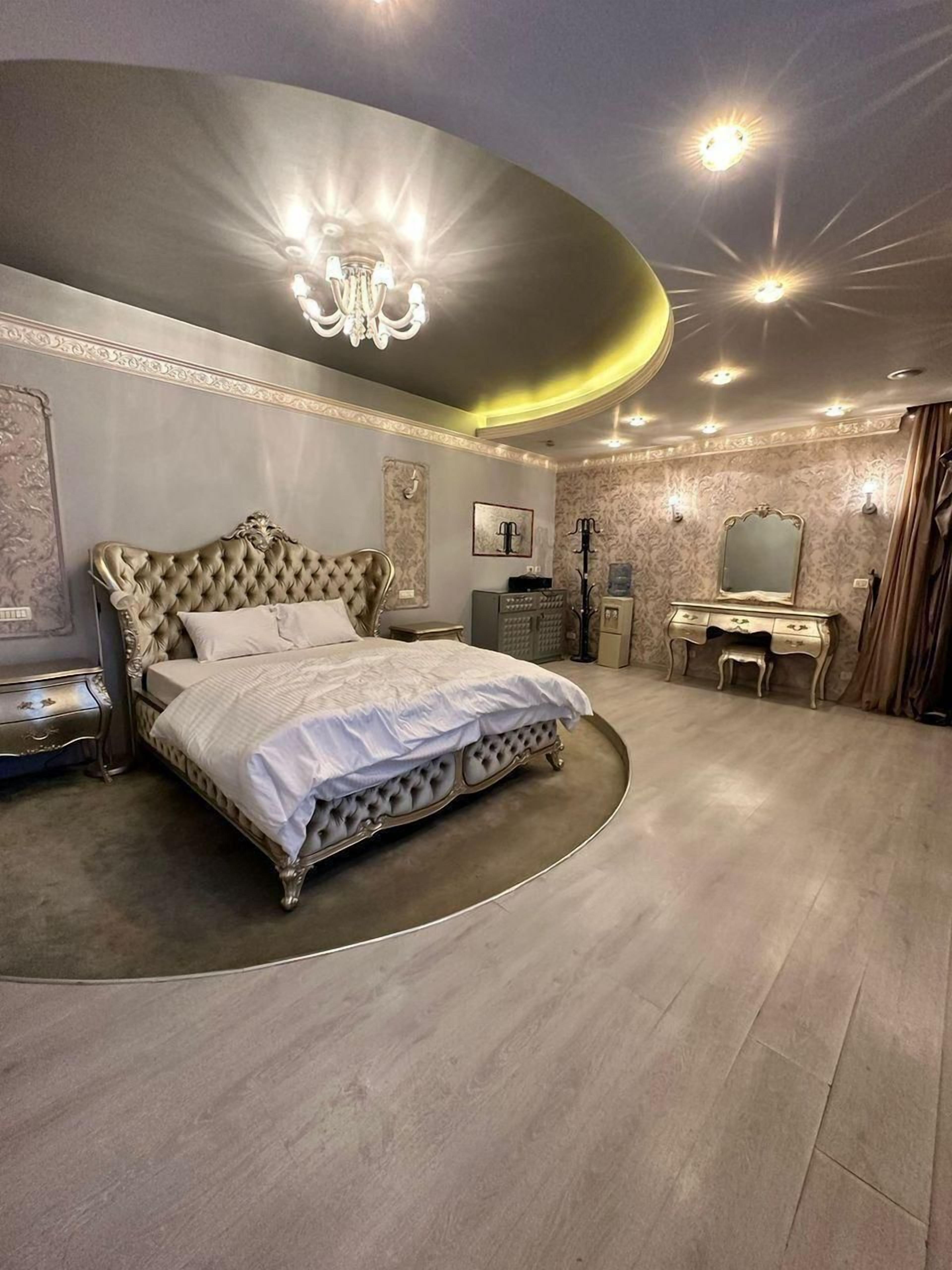5 bedrooms, individually furnished, bed sheets