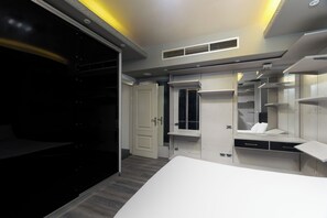 5 bedrooms