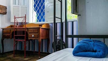 Basic Quadruple Room, Women only, Shared Bathroom