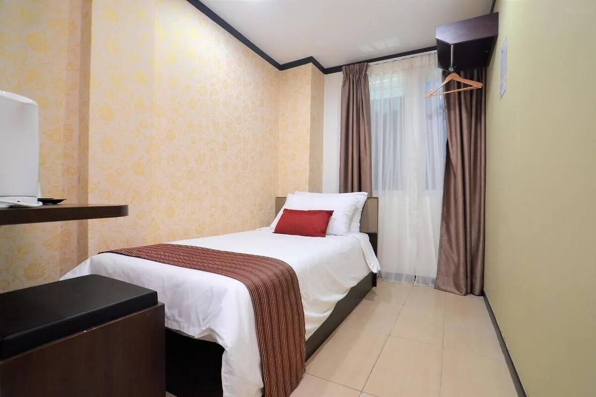 Standard Single Room | WiFi (free), bed sheets