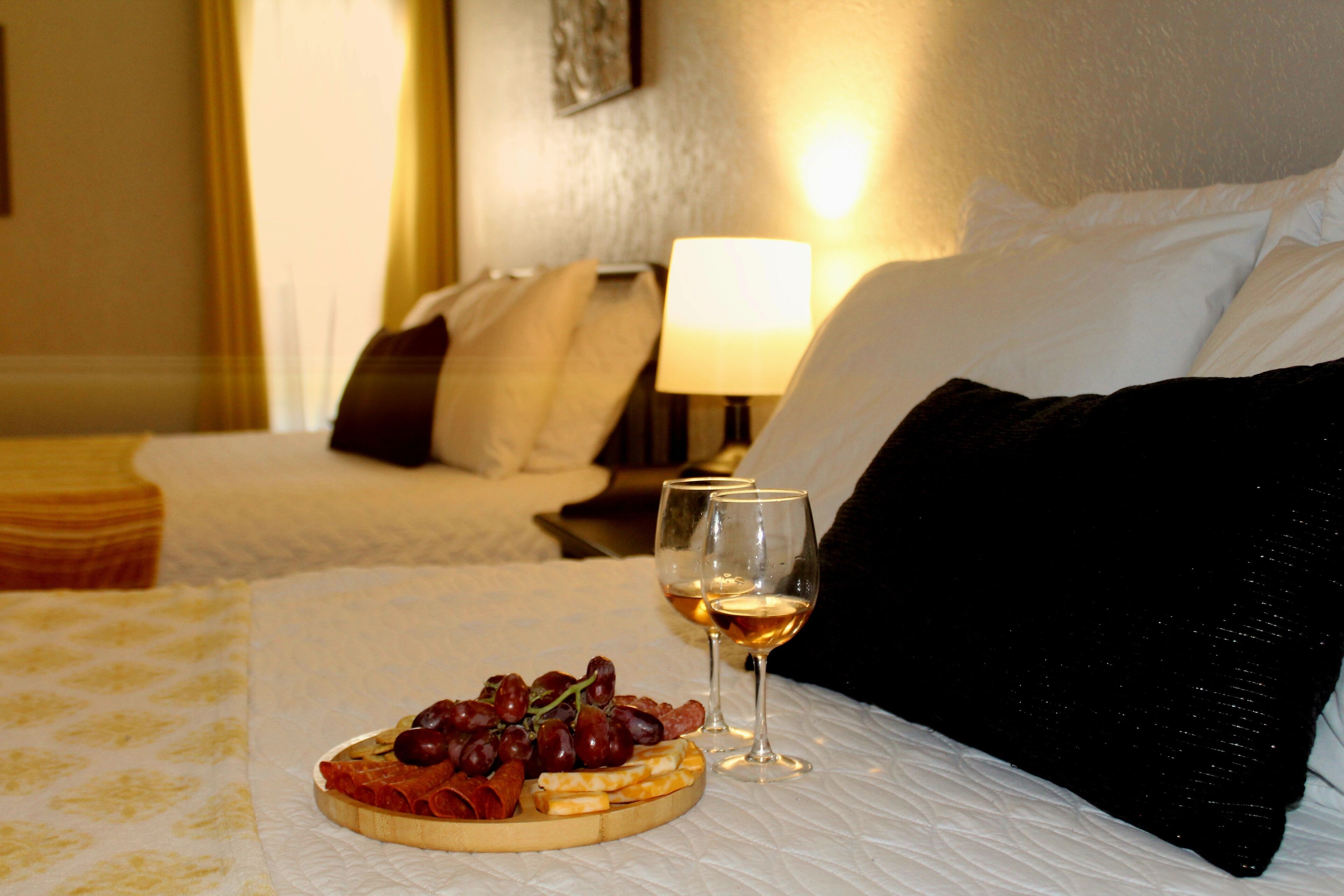 3 bedrooms, desk, iron/ironing board, travel crib