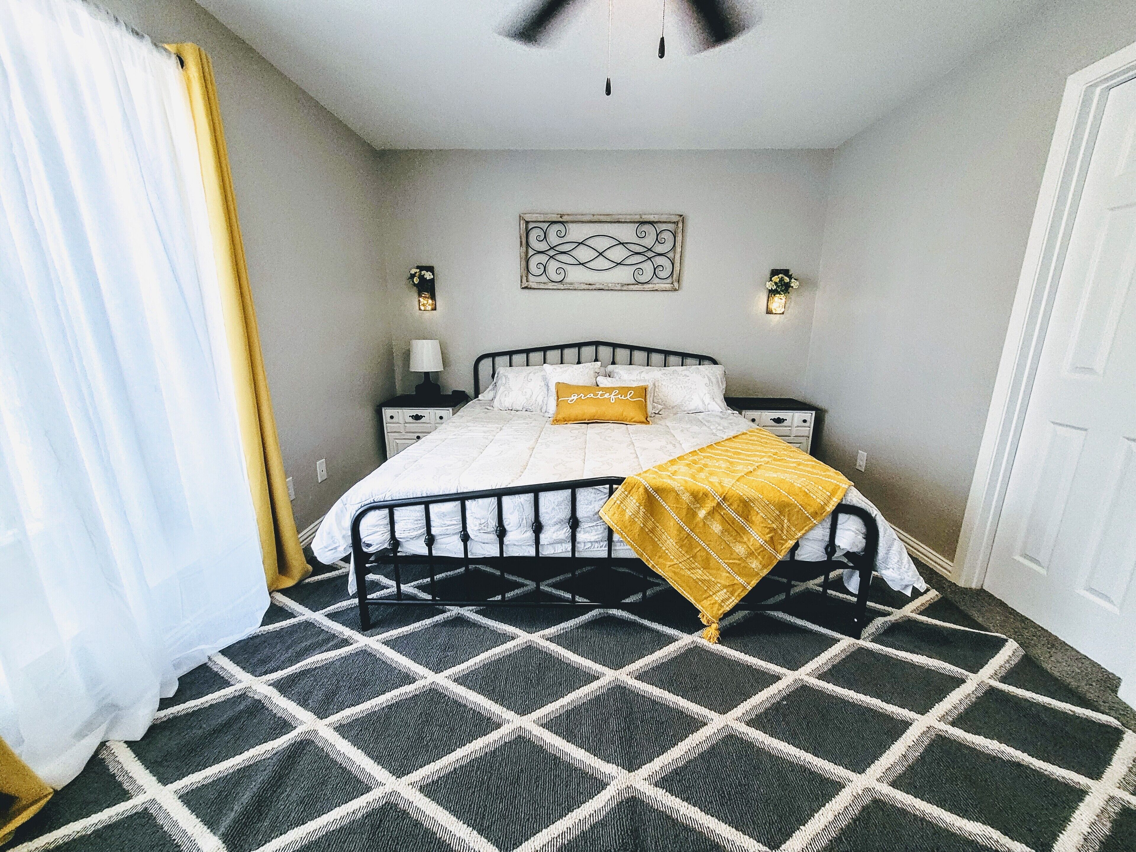 3 sovrum, skrivbord, strykjärn/strykbräda och resesäng