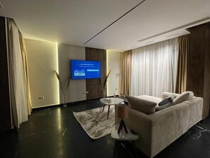 Flat-screen TV - Villa in palm hills-the crown (6th of October City)