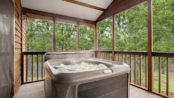 Indoor spa tub
