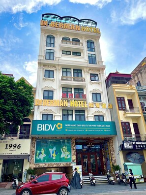 Front of property - Hoa My Hotel (Bac Ninh)