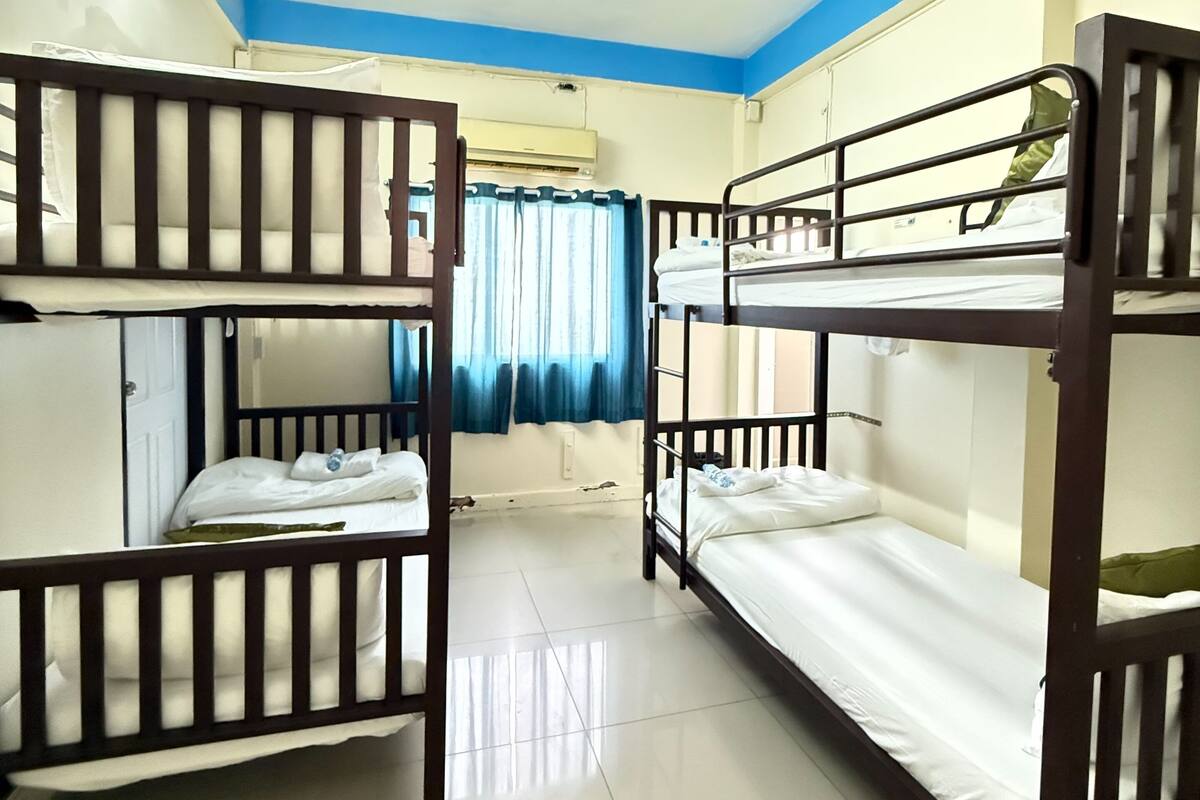 WiFi (無料)、ベッドシーツ