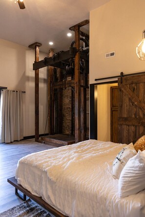 2 bedrooms, in-room safe, iron/ironing board, free WiFi