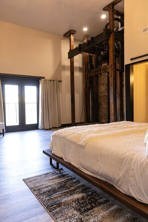 2 quartos, cofres nos quartos, ferros/tábuas de passar roupa