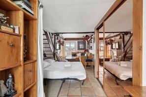 Room - Le Reflet Parisien – Rue de la Tour des Dames (Paris)