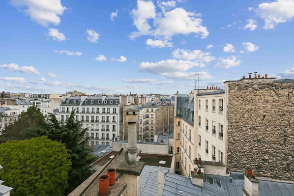 View from property - Le Reflet Parisien – Rue de la Tour des Dames (Paris)