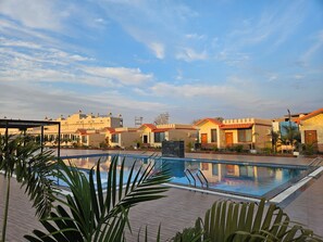3 piscinas externas