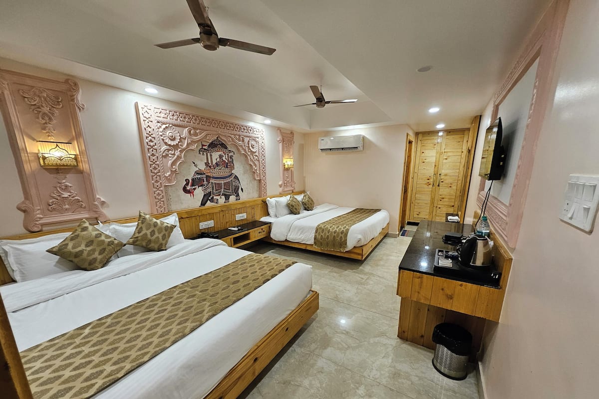Deluxe Double Room | Free WiFi