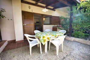 Outdoor dining - Casa Pamalù 5 with pool in the beautiful bay of Nisporto (Rio dell'Elba)