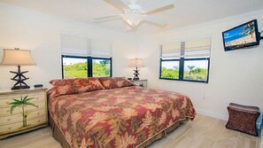 2 bedrooms, free WiFi, bed sheets - Relax on your private deck with Gulf views Sanibel Island - Pet Friendly - Signal Inn 09 (Sanibel)