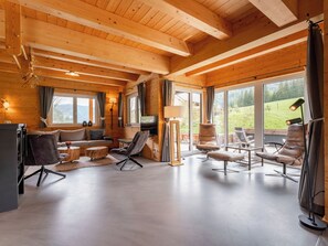 TV, peis og fotballspill