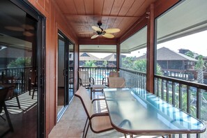 屋外ダイニングエリア