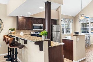 冷蔵庫、電子レンジ、オーブン、食器洗い機