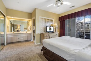 2 bedrooms, iron/ironing board, free WiFi, bed sheets - Walk In Access, Course Views, Dogs Welcome, Near Branson Shows! (Branson)