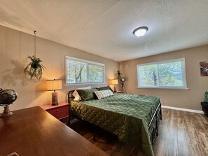 2 habitaciones, tabla de planchar con plancha, wifi y ropa de cama 