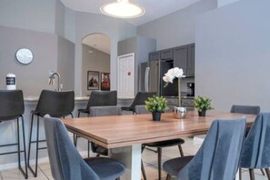 Dining - Amazing 5 BR w/game room minutes from Disney (Kissimmee)