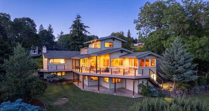 Breathtaking Views of Mt. Hood and Columbia Gorge, Huge Deck, Shuffleboard, Ping Pong, Trampoline