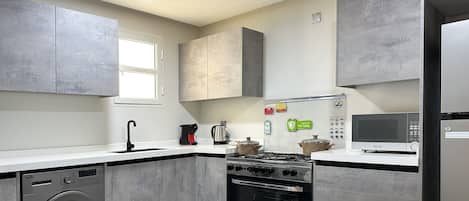 Design Apartment, 3 Bedrooms | Private kitchen