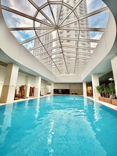 18th Floor Luxury Condo With Pool